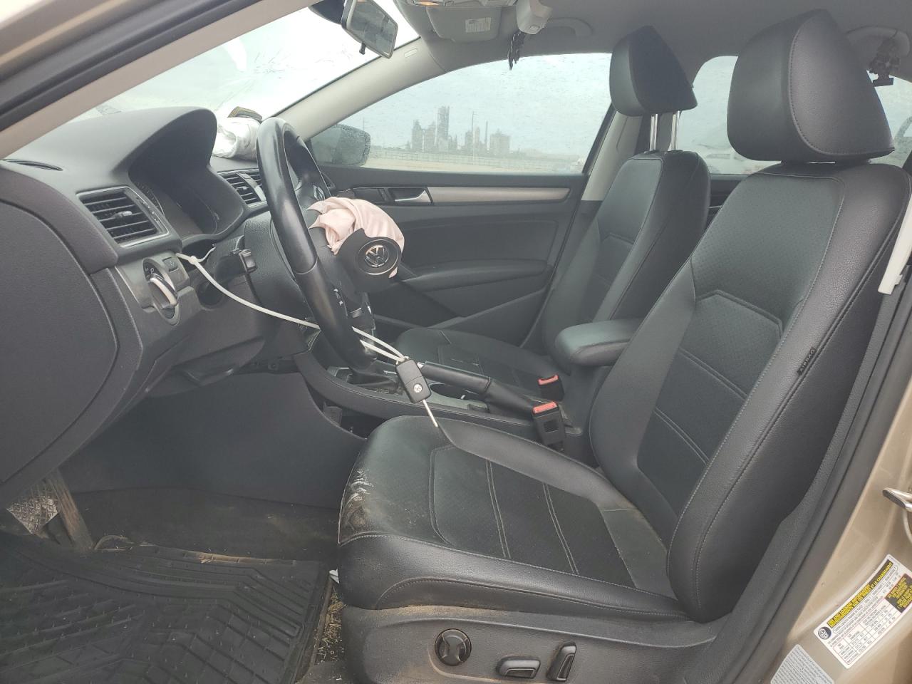 2015 Volkswagen Passat - Image 7