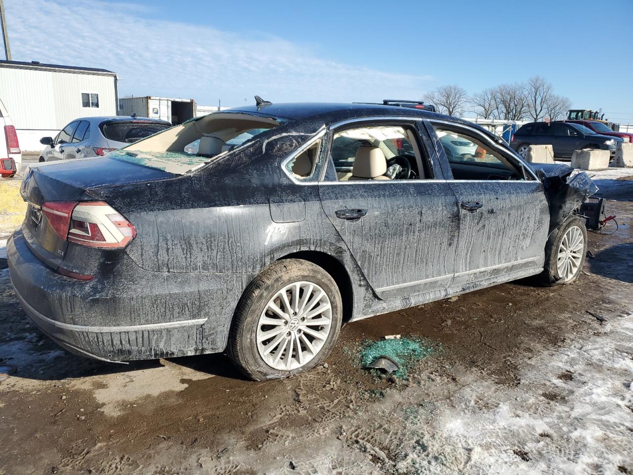 2016 Volkswagen Passat - Image 3