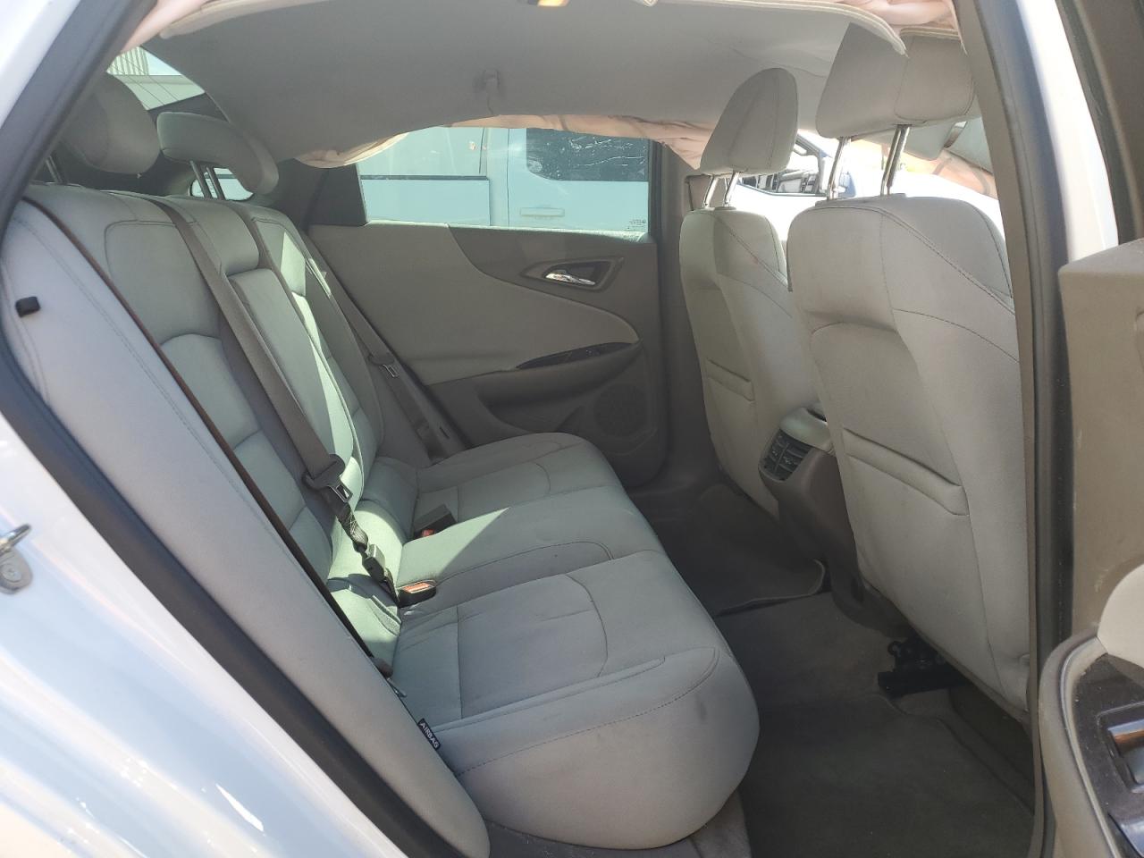 2017 Chevrolet Malibu - Image 10