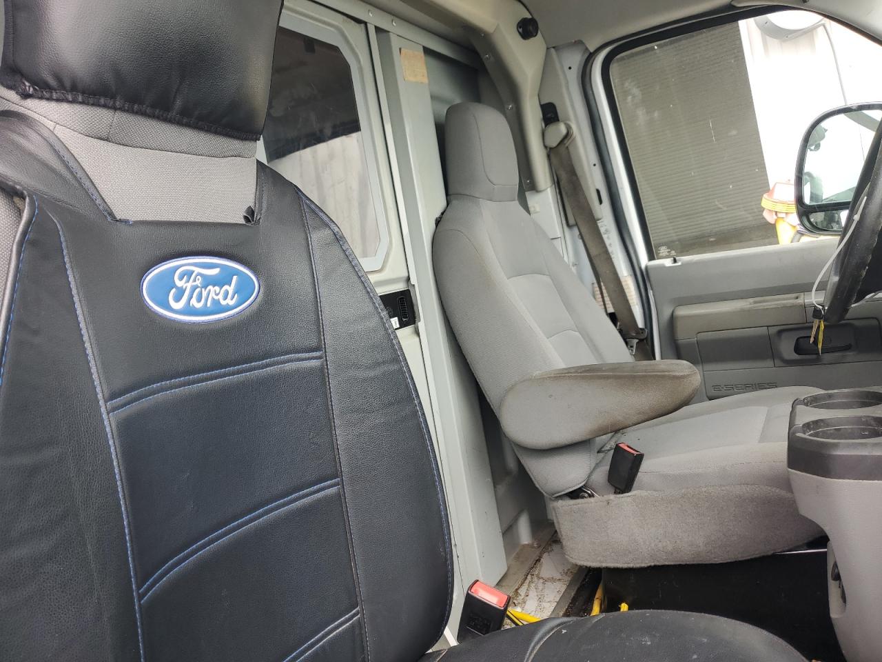 2018 Ford Econoline - Image 11