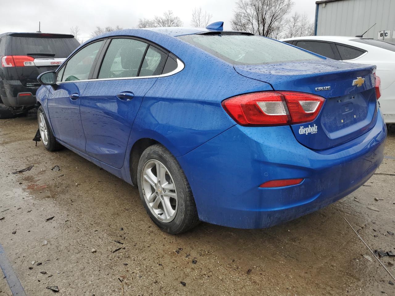 2018 Chevrolet Cruze - Image 2