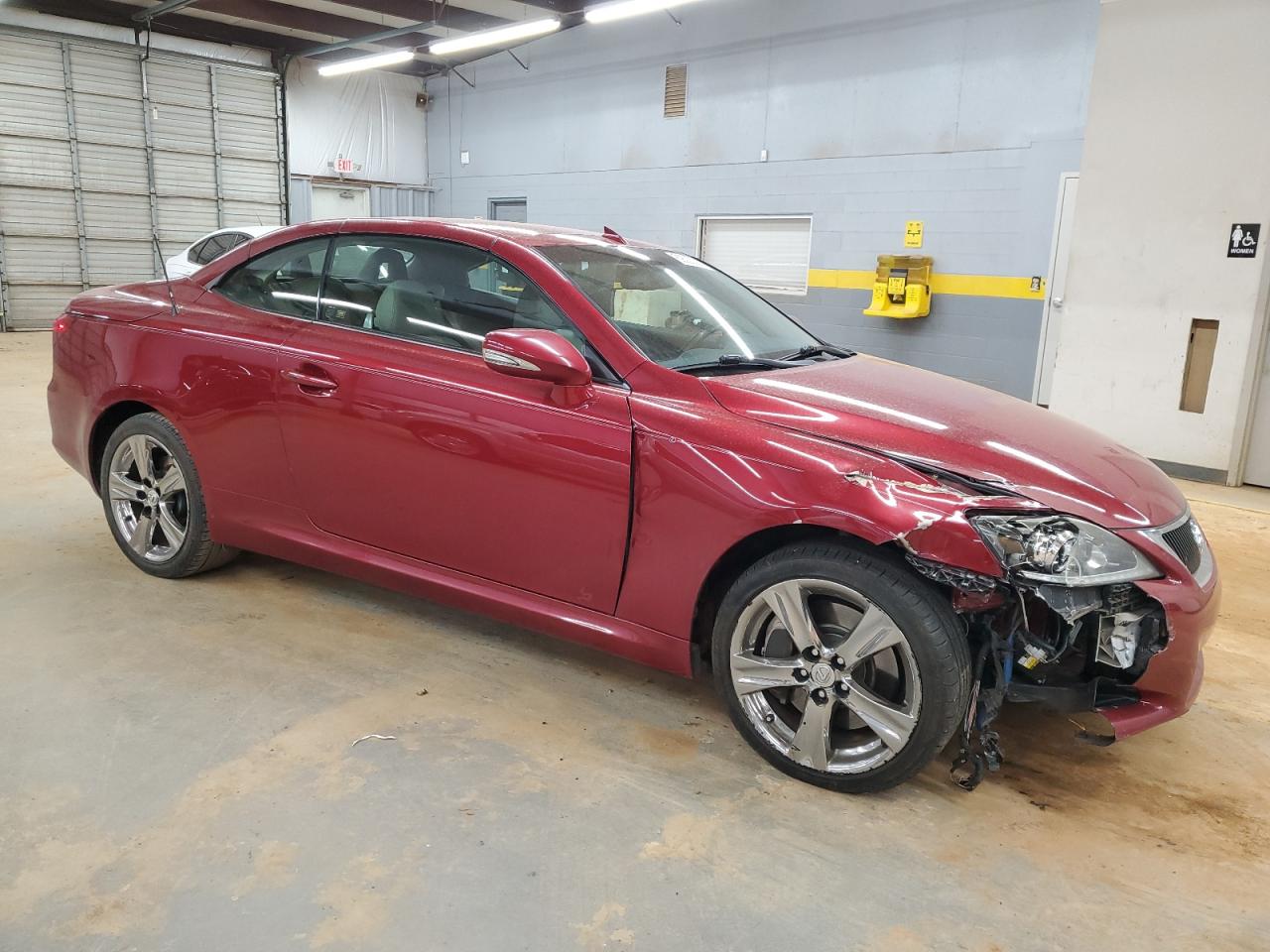 2011 Lexus IS - Image 4