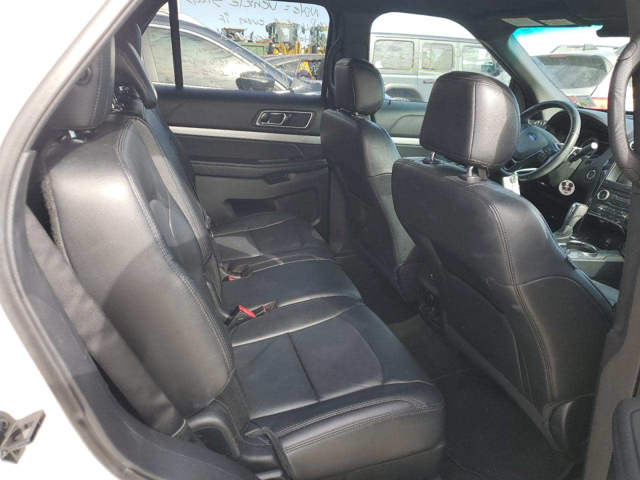 2016 Ford Explorer - Image 11