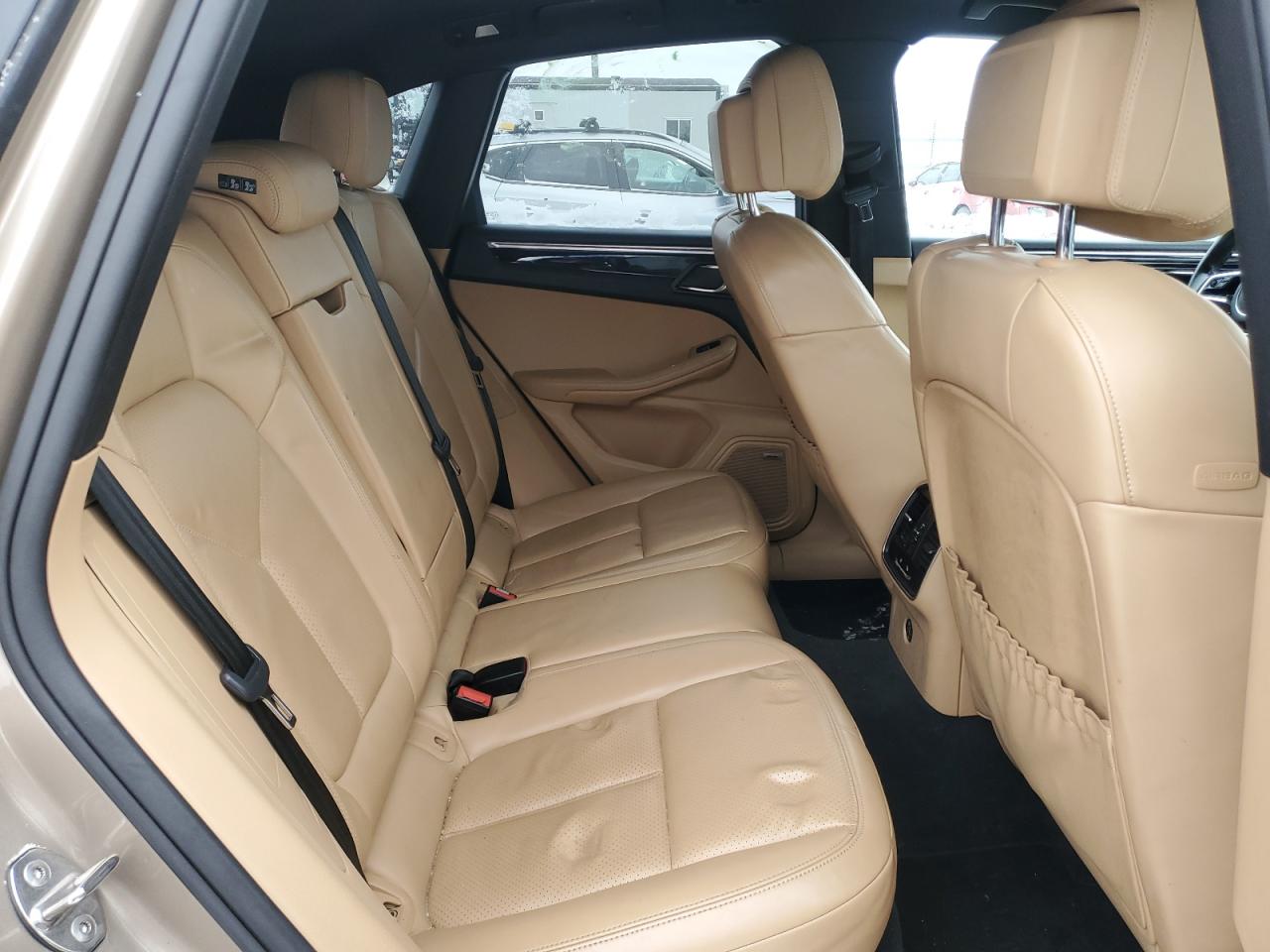 2018 Porsche Macan - Image 11
