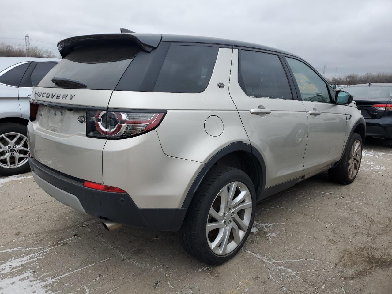 2017 Land Rover Discovery - Image 3