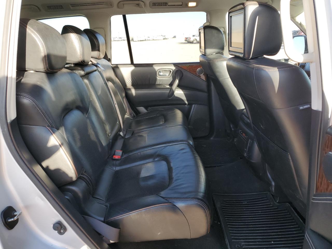 2018 Nissan Armada - Image 11