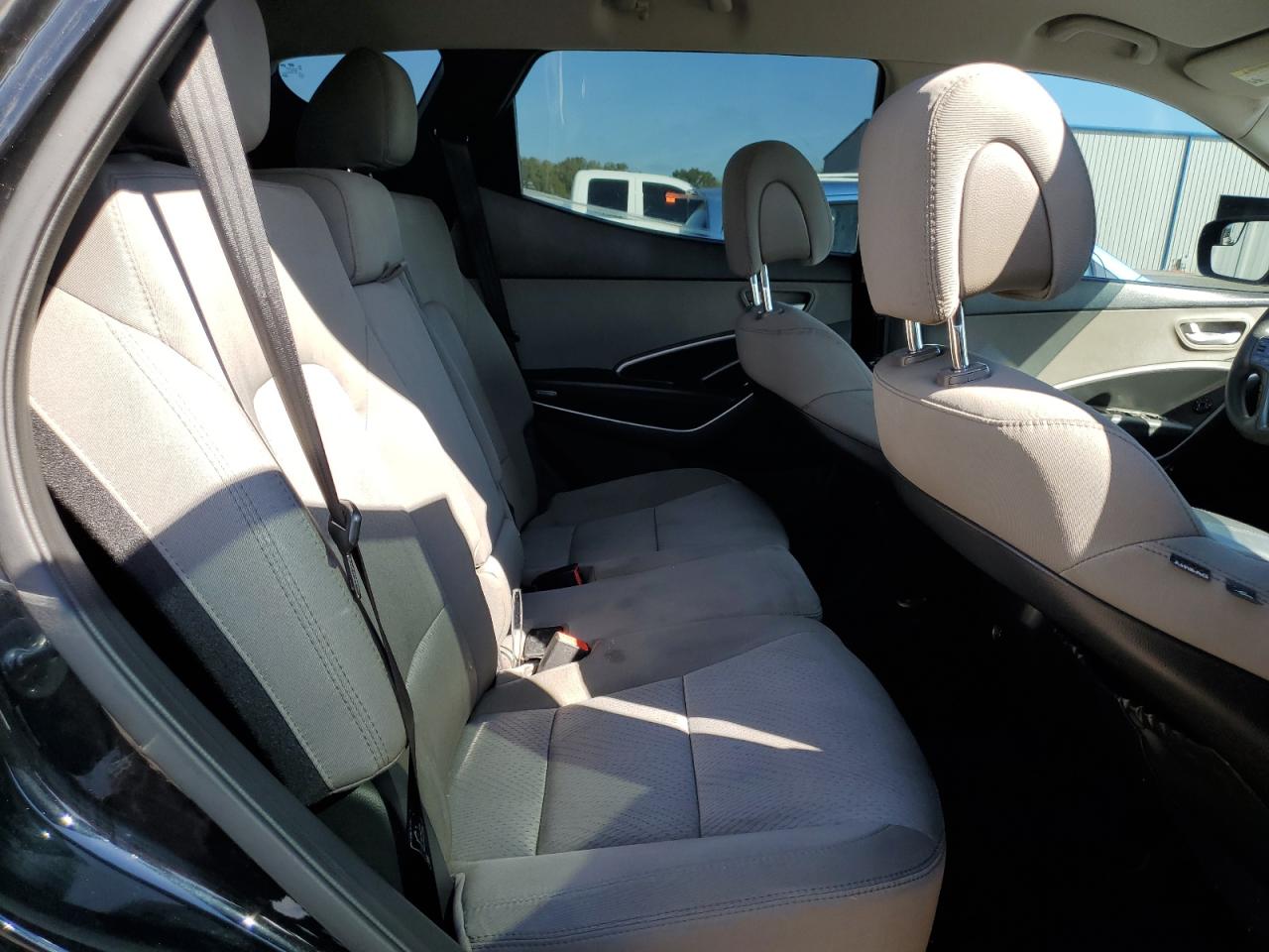 2015 Hyundai Santa Fe - Image 11