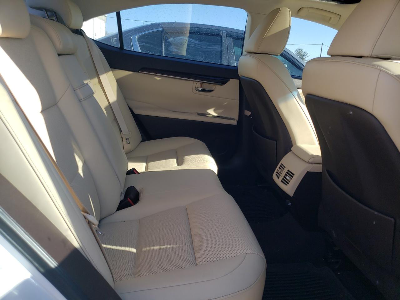 2017 Lexus ES - Image 10