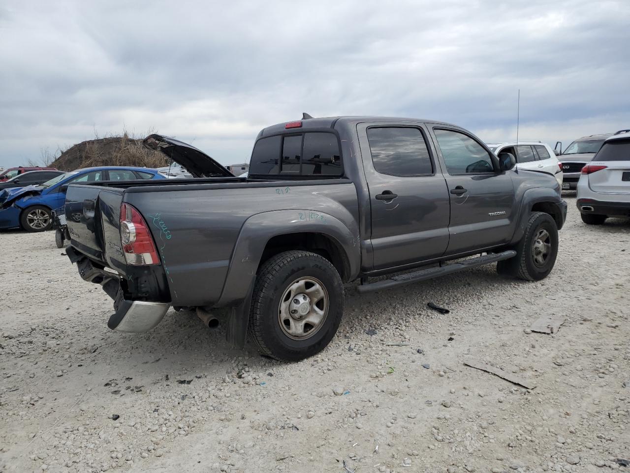 2015 Toyota Tacoma - Image 3