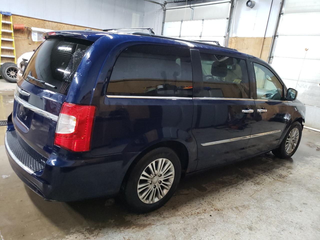 2013 Chrysler Town & Country - Image 3