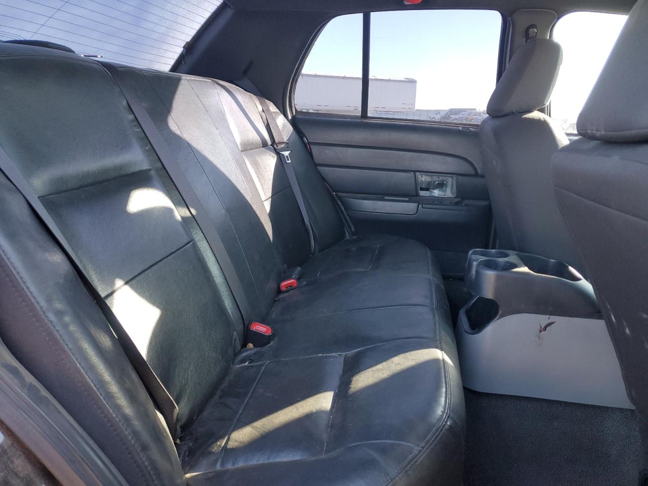 2010 Ford Crown Victoria - Image 10