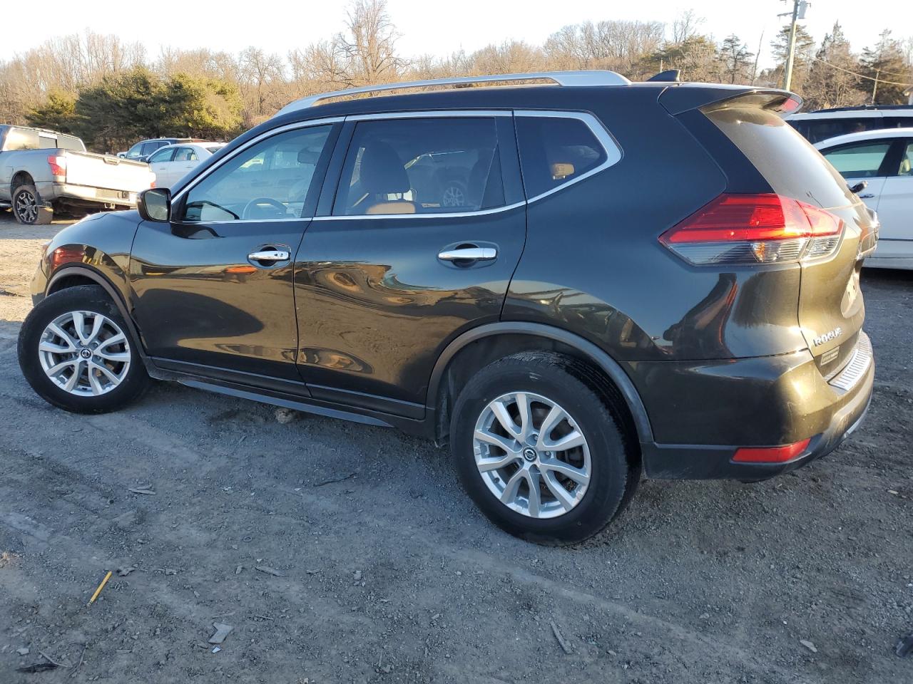 2017 Nissan Rogue - Image 2
