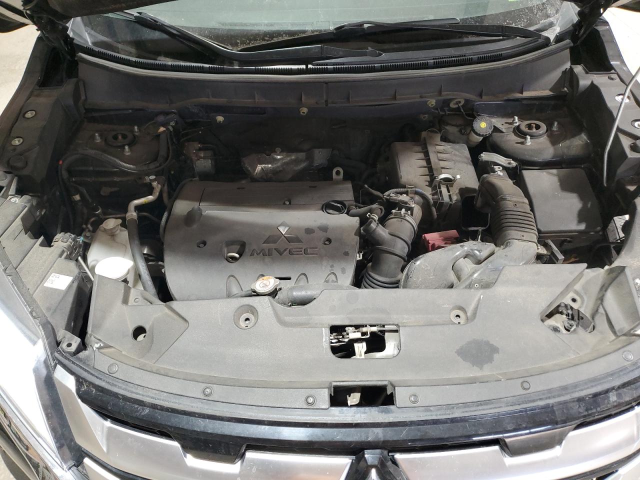 2021 Mitsubishi Outlander - Image 12