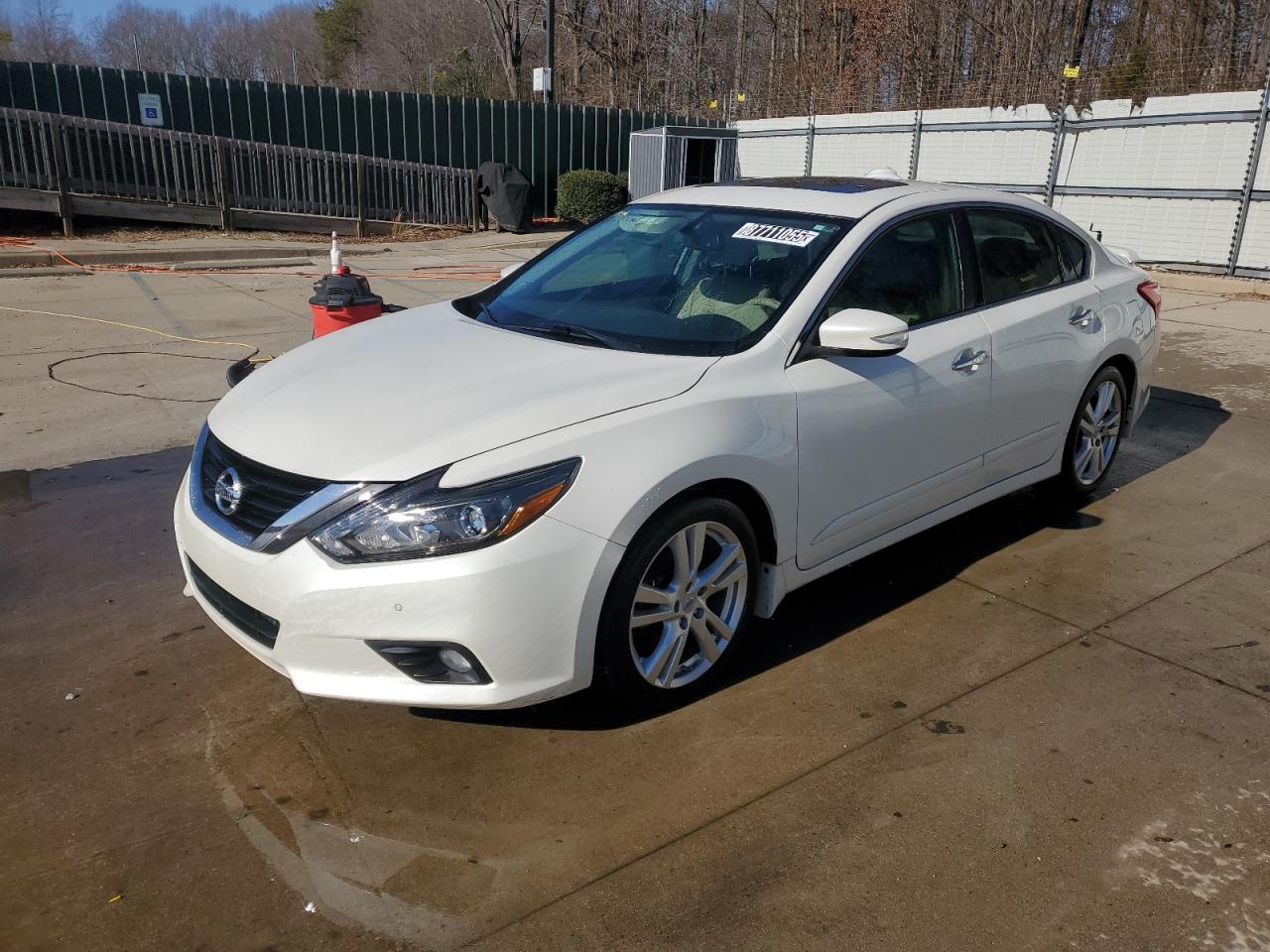 2017 Nissan Altima - Image 1