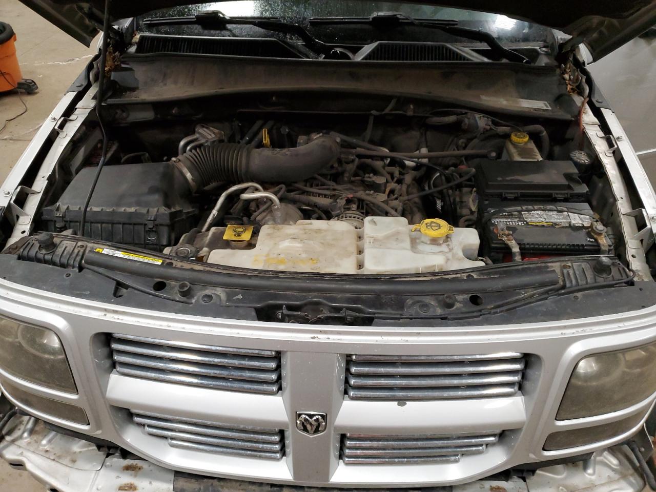 2010 Dodge Nitro - Image 12