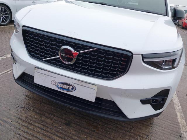 2024 VOLVO XC40 + B3