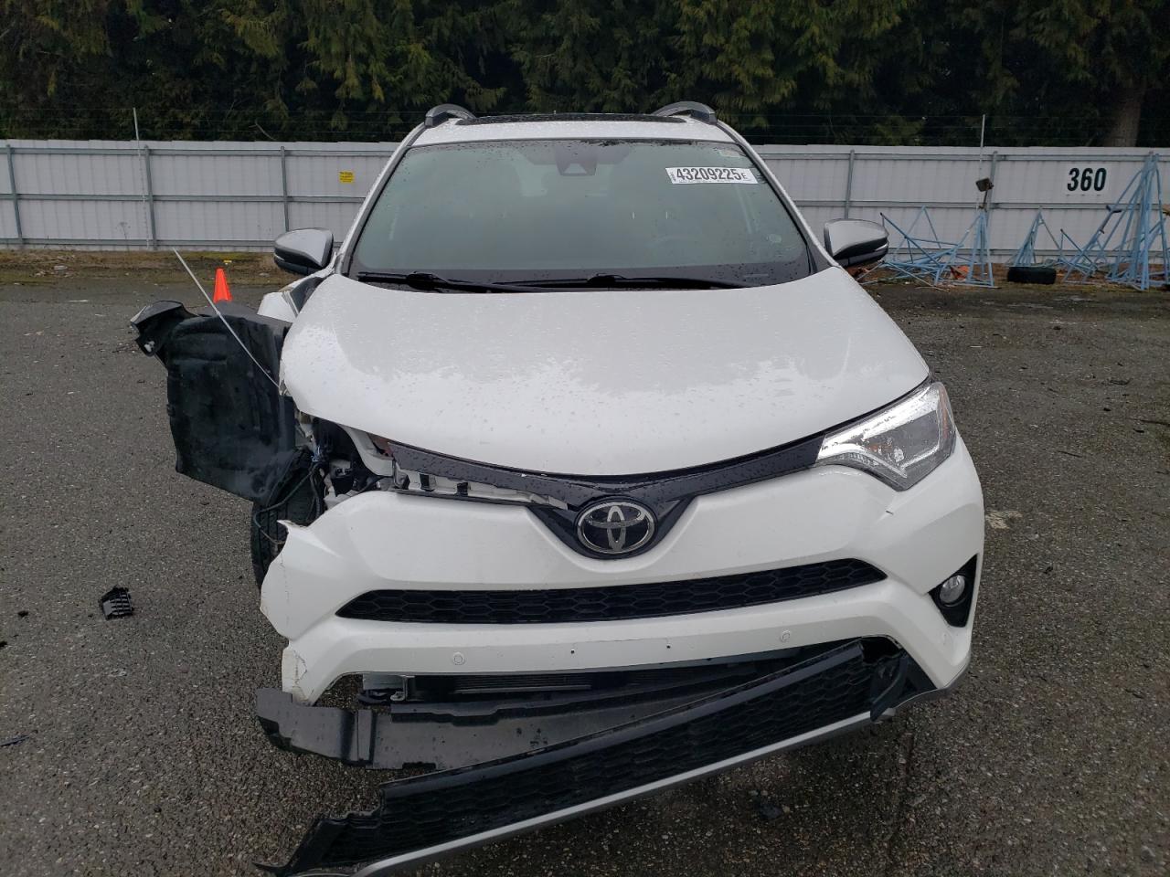 2017 Toyota RAV 4 - Image 5