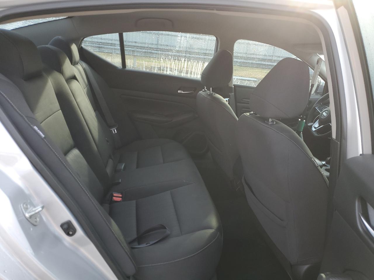 2019 Nissan Altima - Image 10