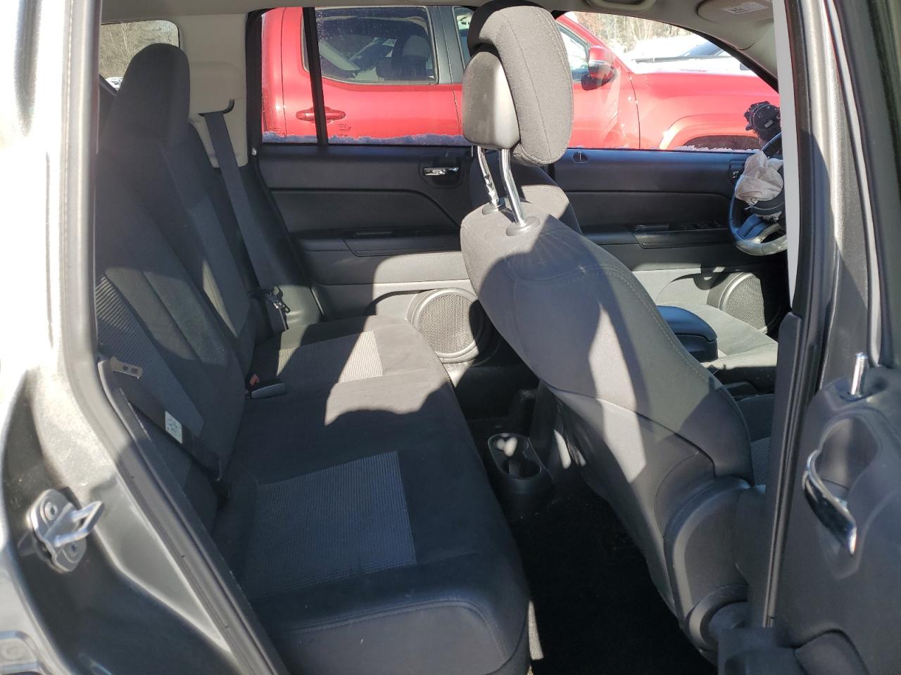 2011 Jeep Compass Sport VIN: 1J4NF1FB8BD215327 Lot: 42106645