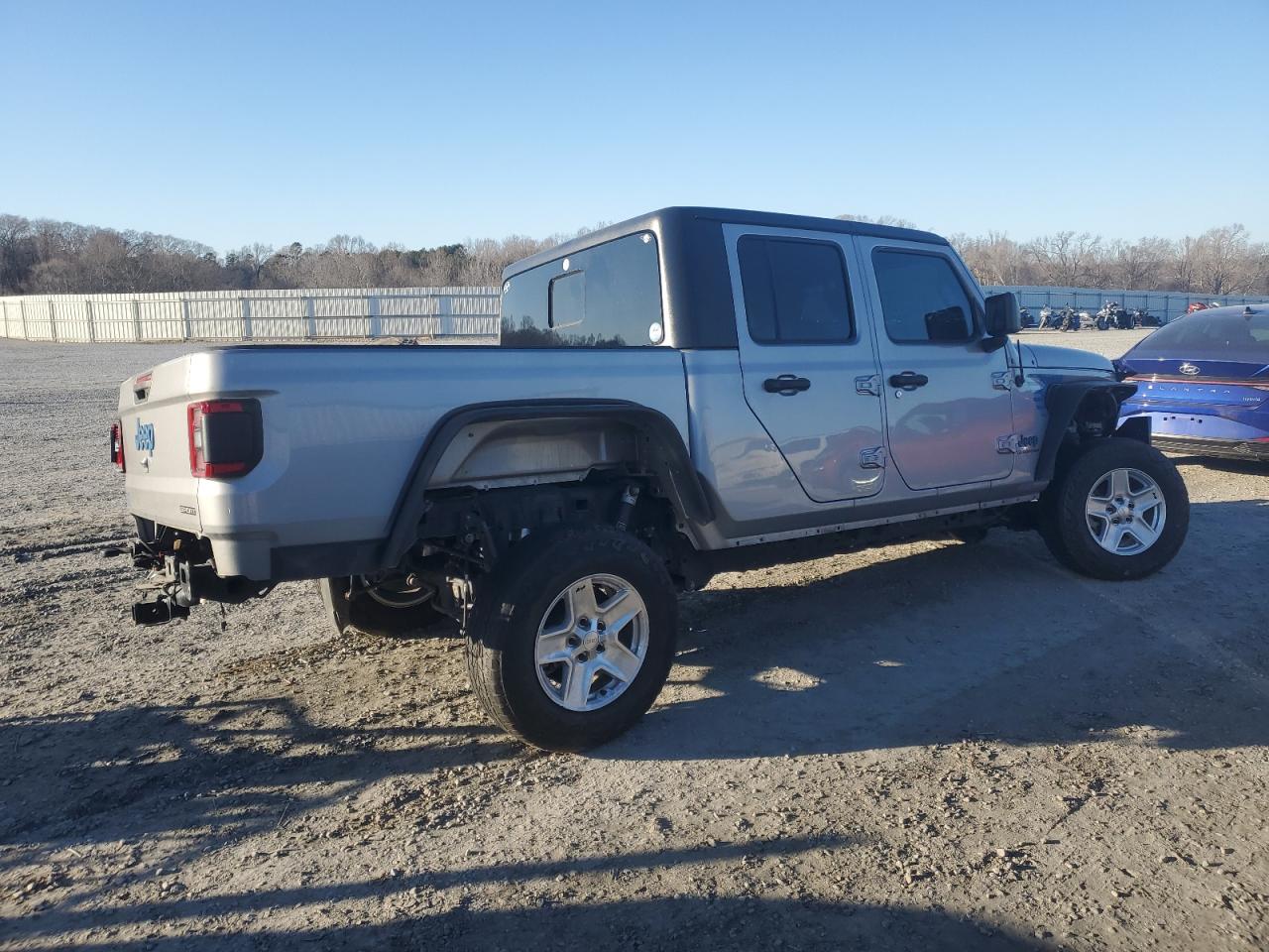 2021 Jeep Gladiator - Image 3