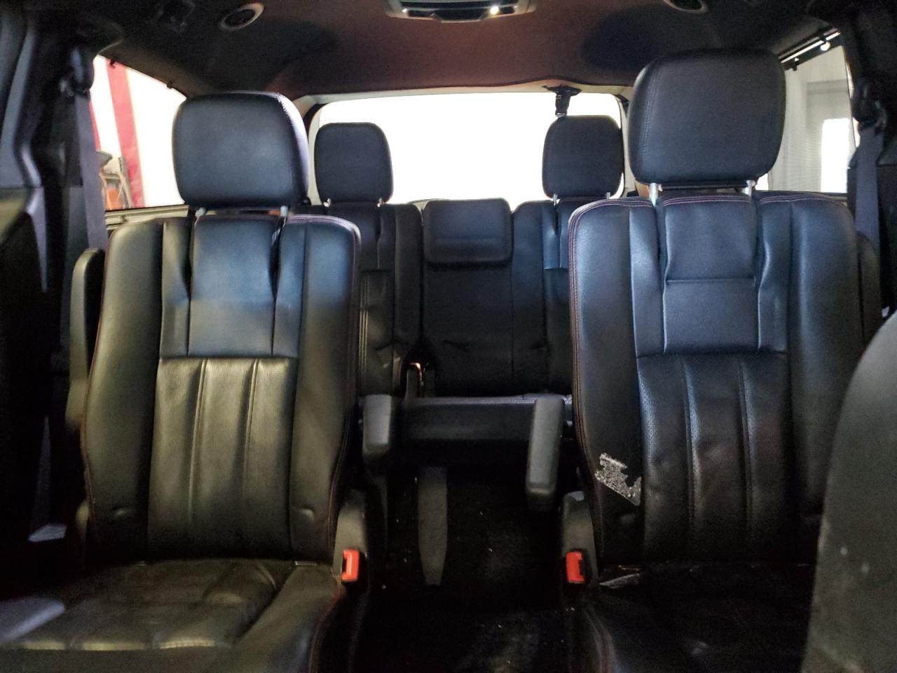 2017 Dodge Caravan - Image 10