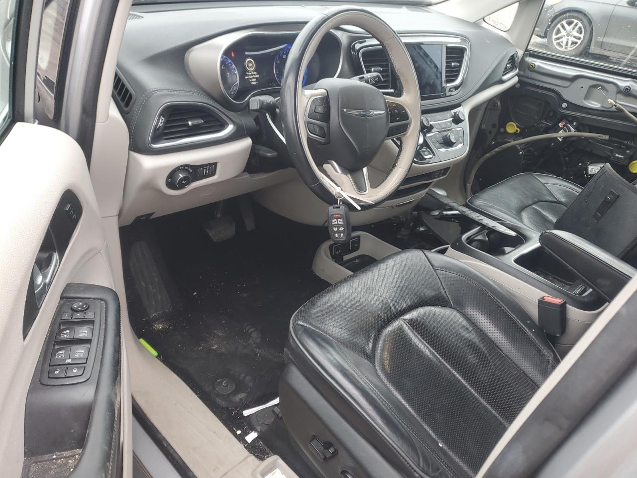 2018 Chrysler Pacifica - Image 8