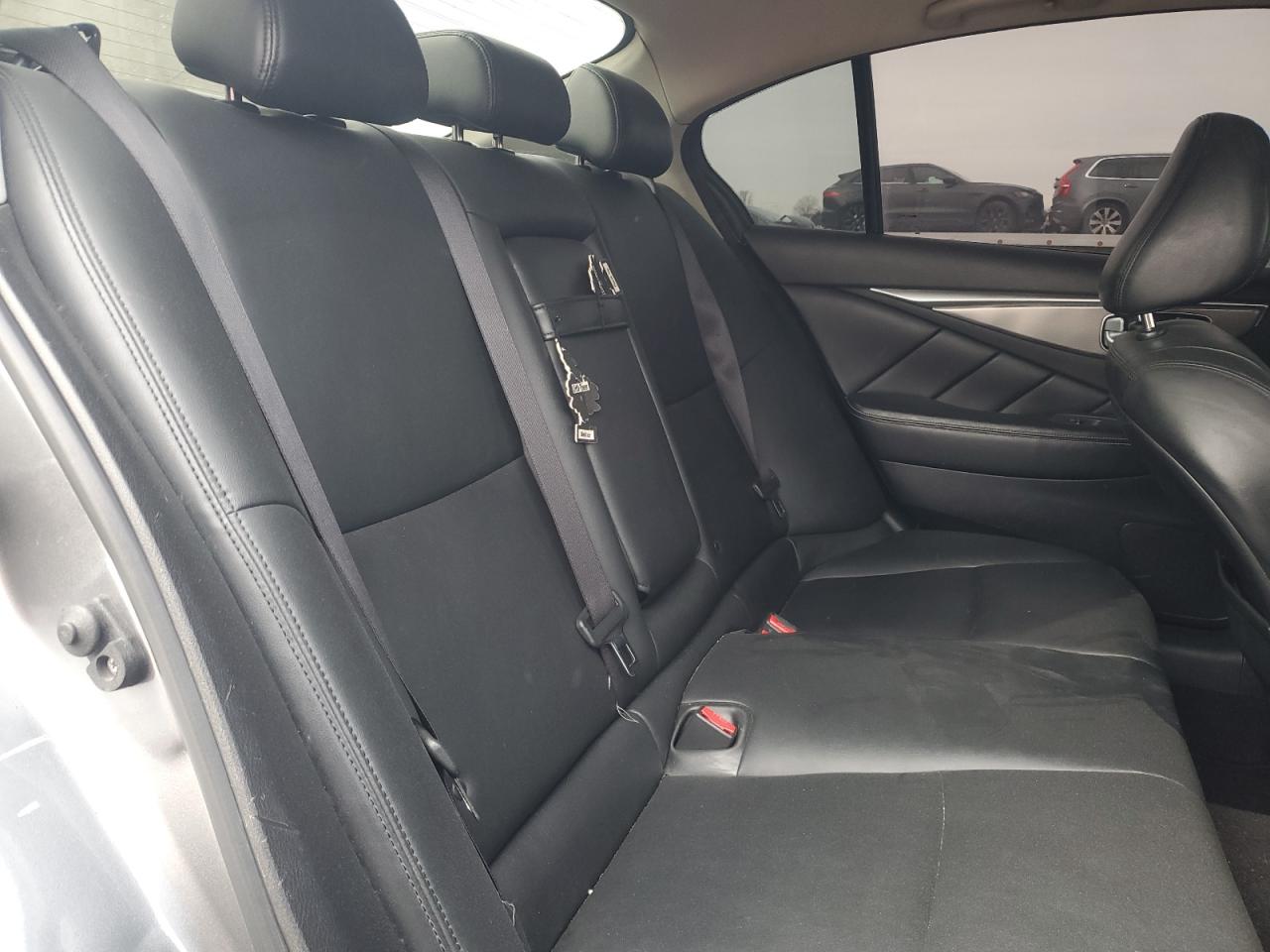 2015 Infiniti Q50 - Image 10