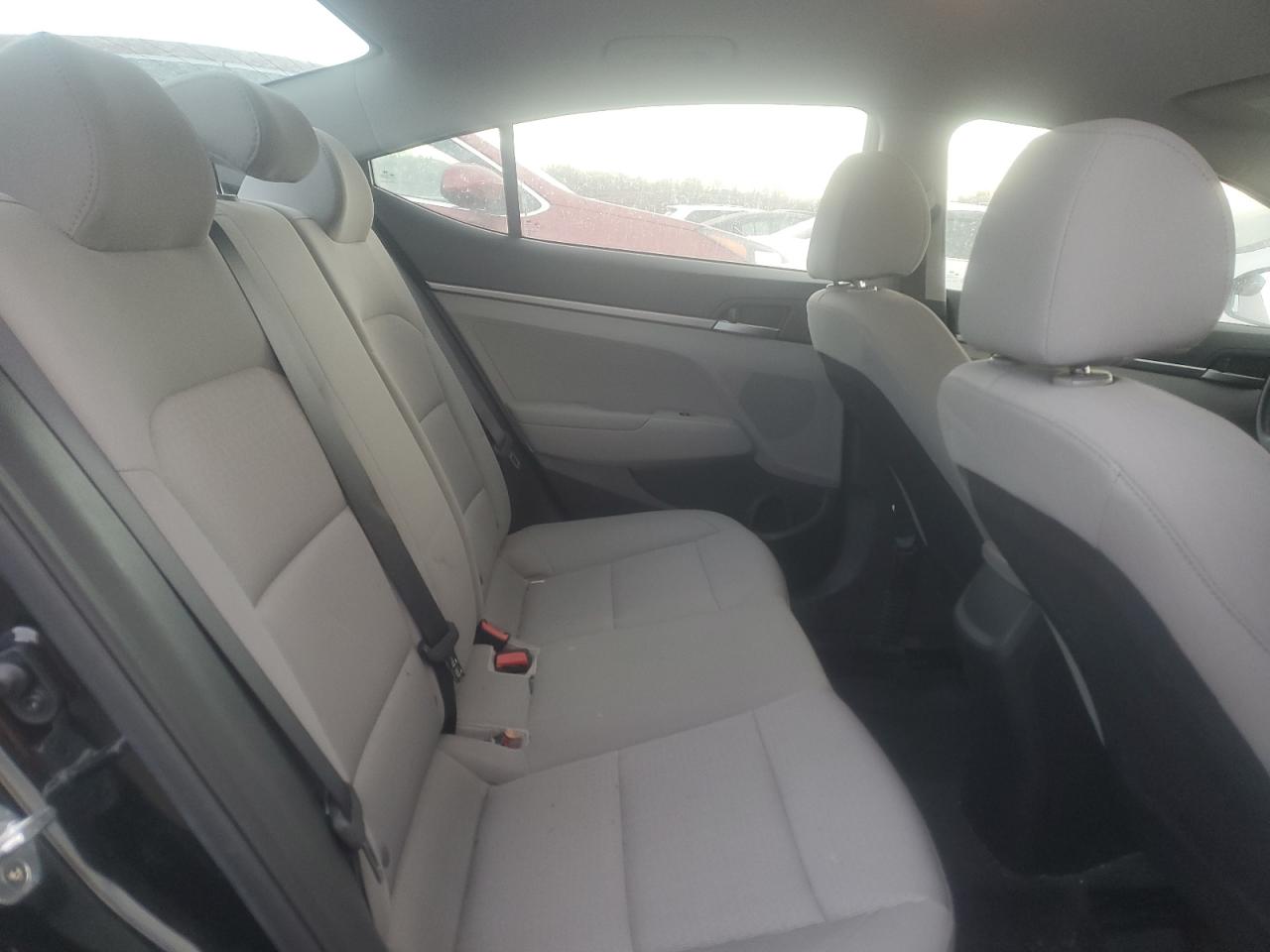 2018 Hyundai Elantra - Image 10