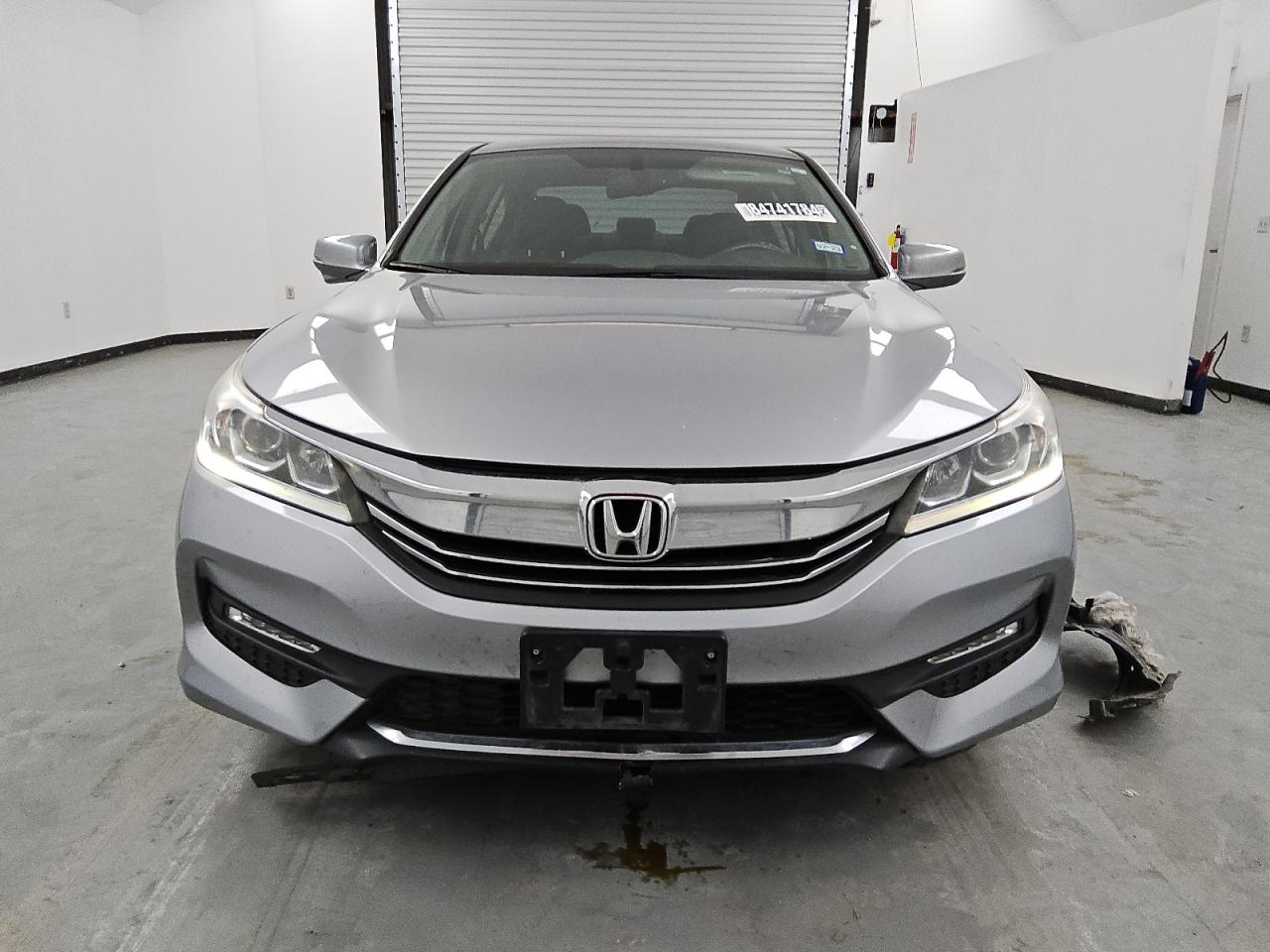 VIN 1HGCR2F83HA074810 2017 HONDA ACCORD no.5