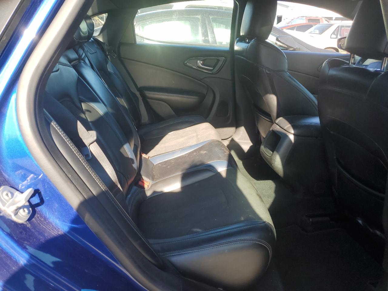 2015 Chrysler 200 - Image 10