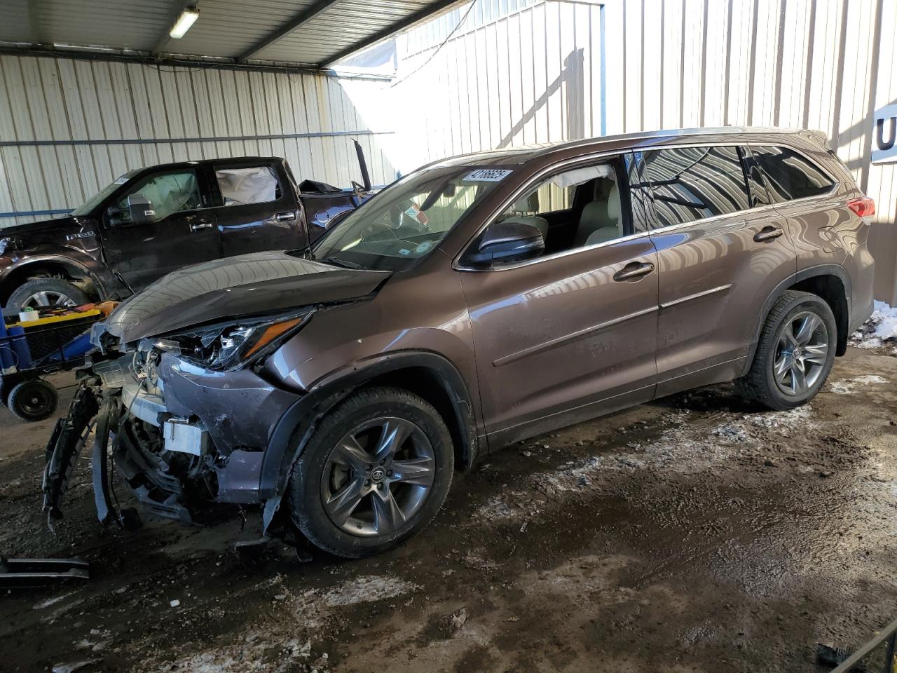 2017 Toyota Highlander - Image 1