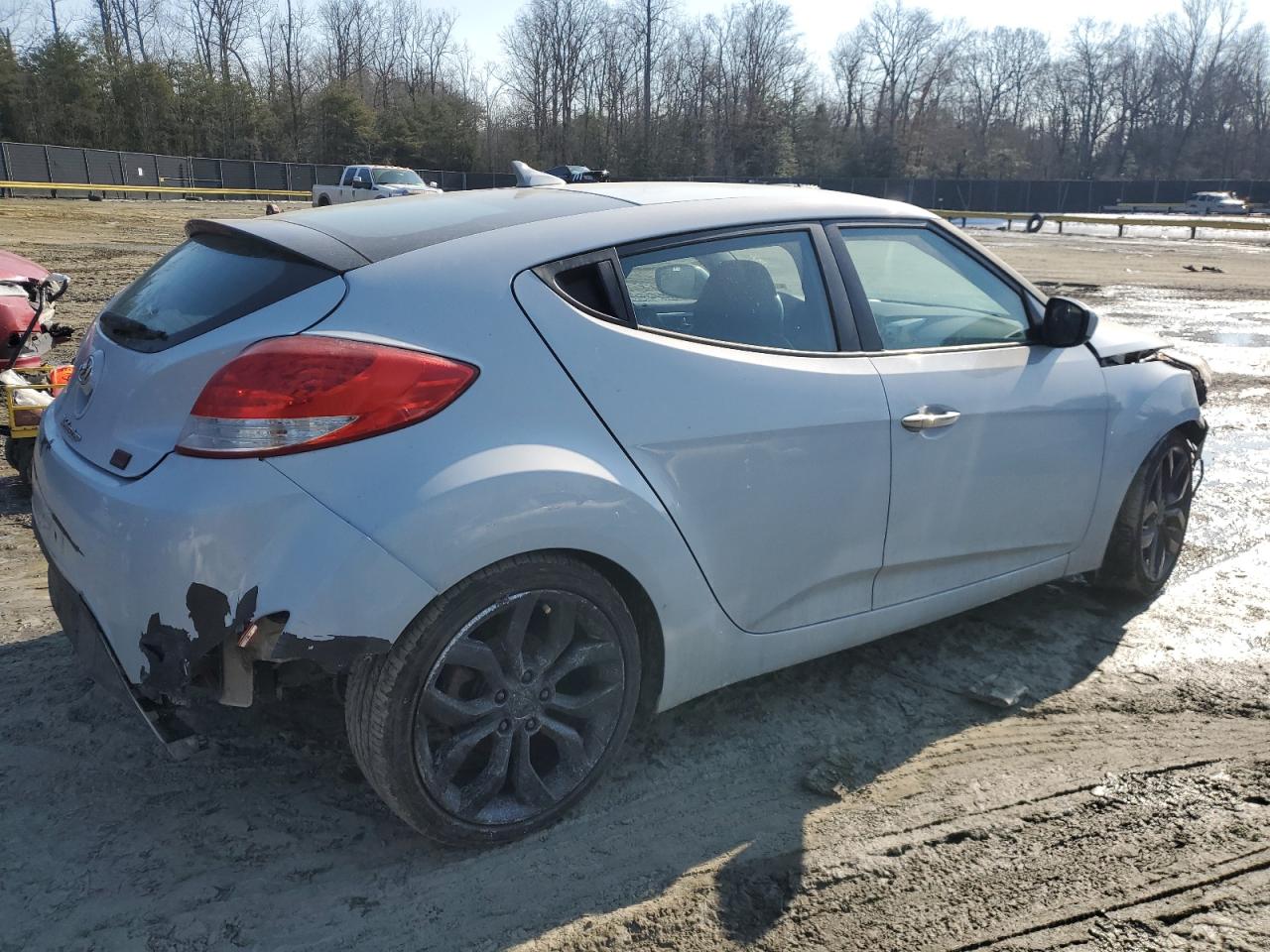 2015 Hyundai Veloster - Image 3