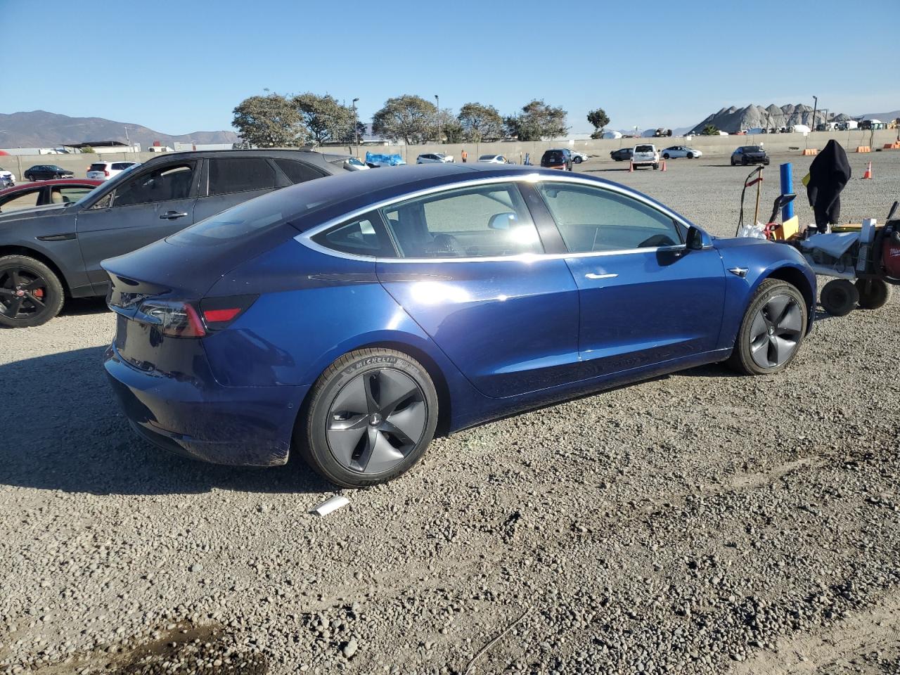 VIN 5YJ3E1EAXJF014707 2018 TESLA MODEL 3 no.3