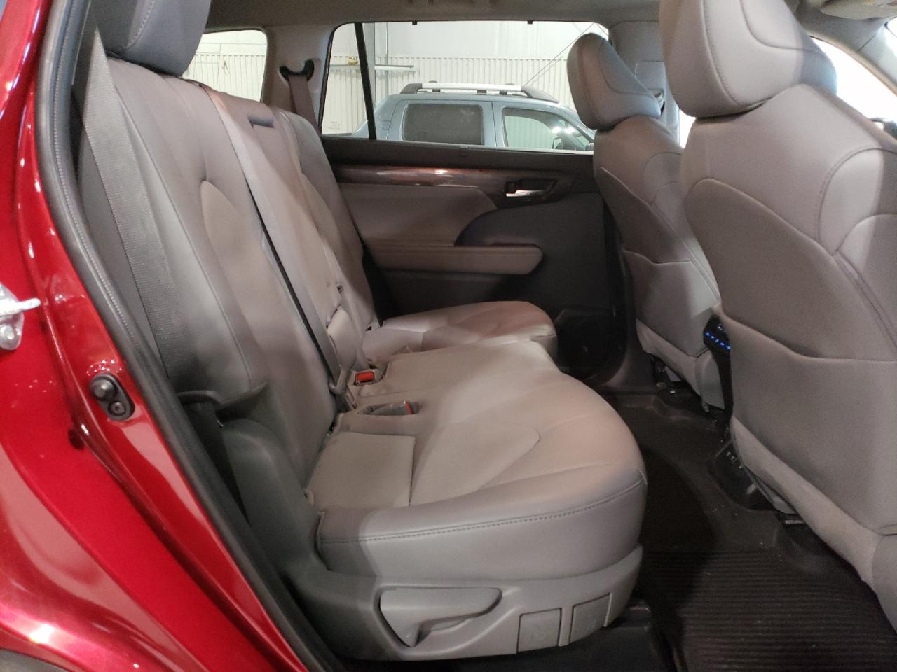 2021 Toyota Highlander - Image 11