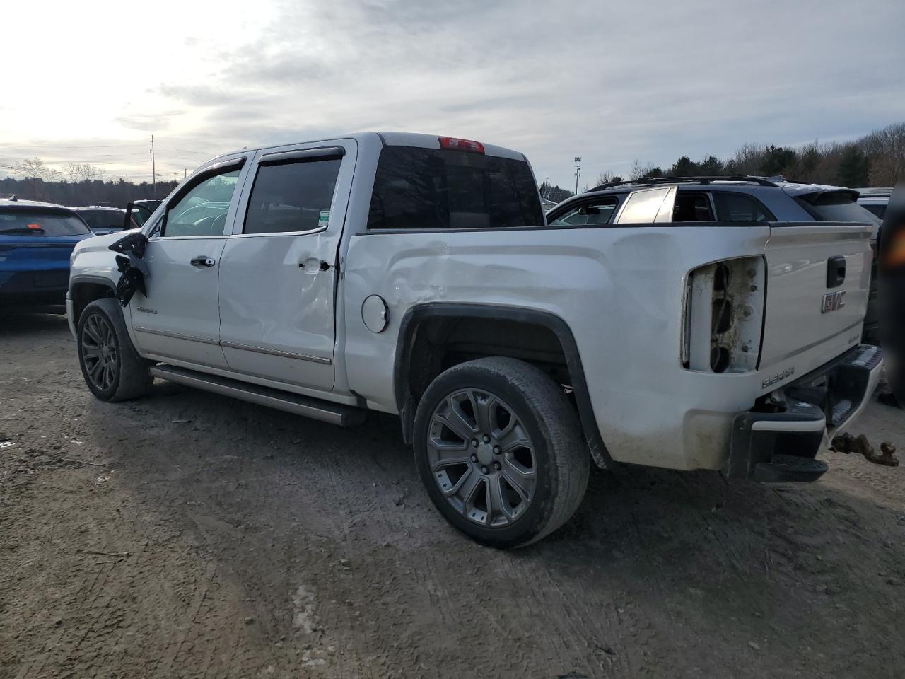 2016 GMC Sierra - Image 2
