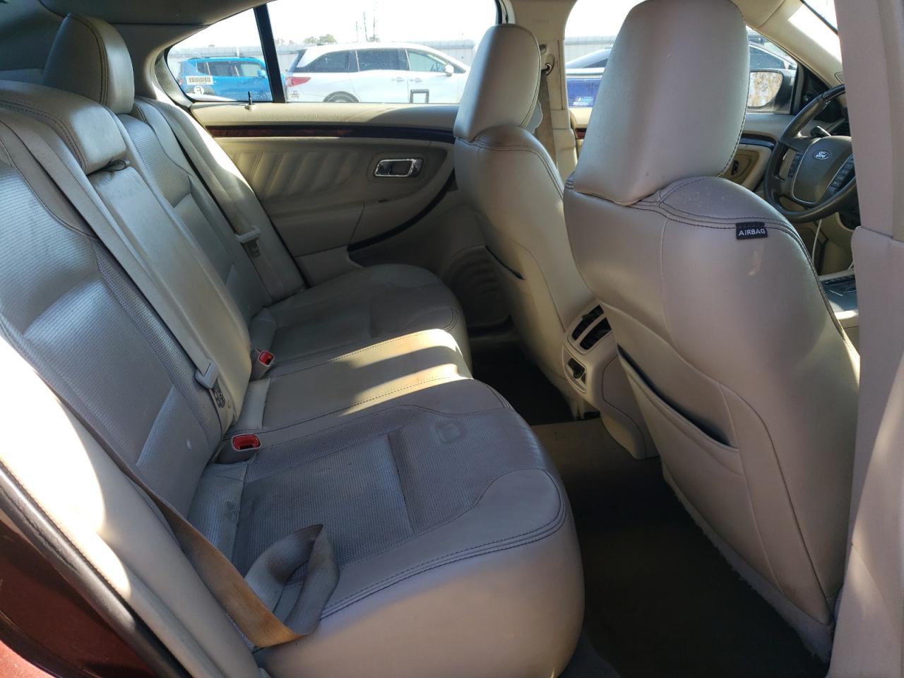 2010 Ford Taurus - Image 11