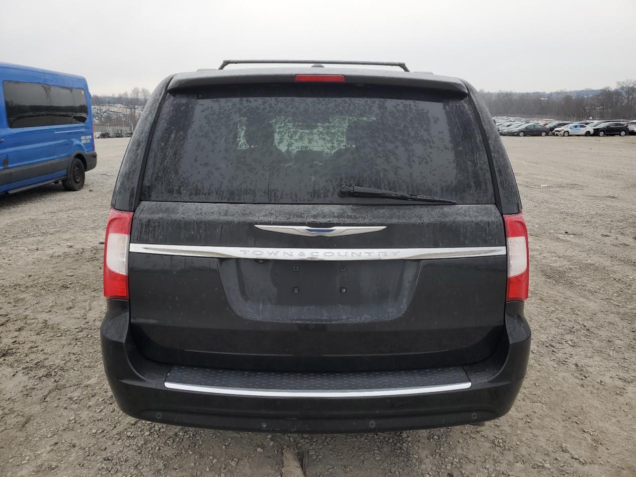 2016 Chrysler Town & Country - Image 6
