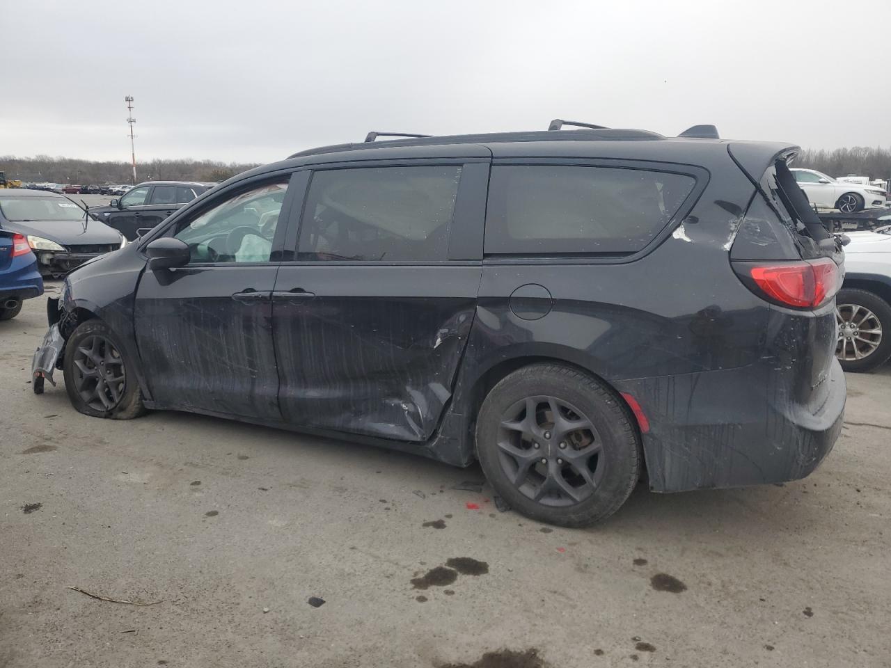 2019 Chrysler Pacifica - Image 2