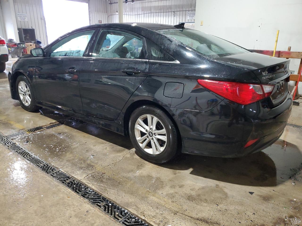 2014 Hyundai Sonata - Image 2