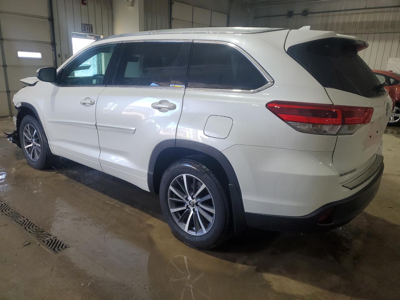 2018 Toyota Highlander - Image 2