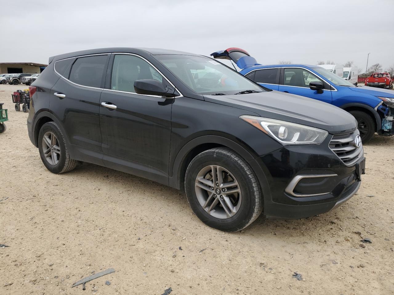 VIN 5NMZT3LB8JH059750 2018 HYUNDAI SANTA FE no.4