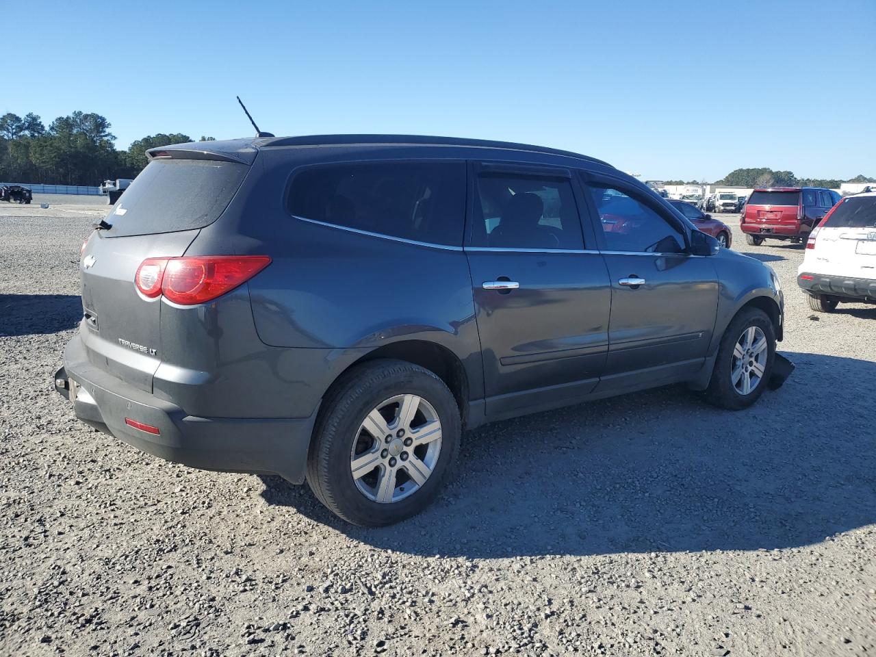 2010 Chevrolet Traverse - Image 3