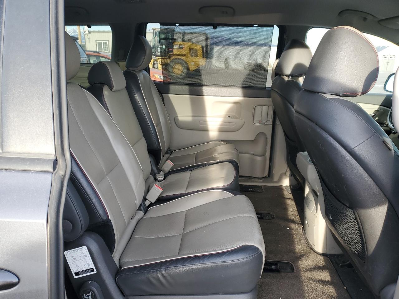 2017 Kia Sedona - Image 10