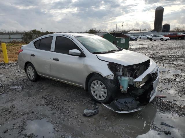  NISSAN VERSA 2018 Сріблястий