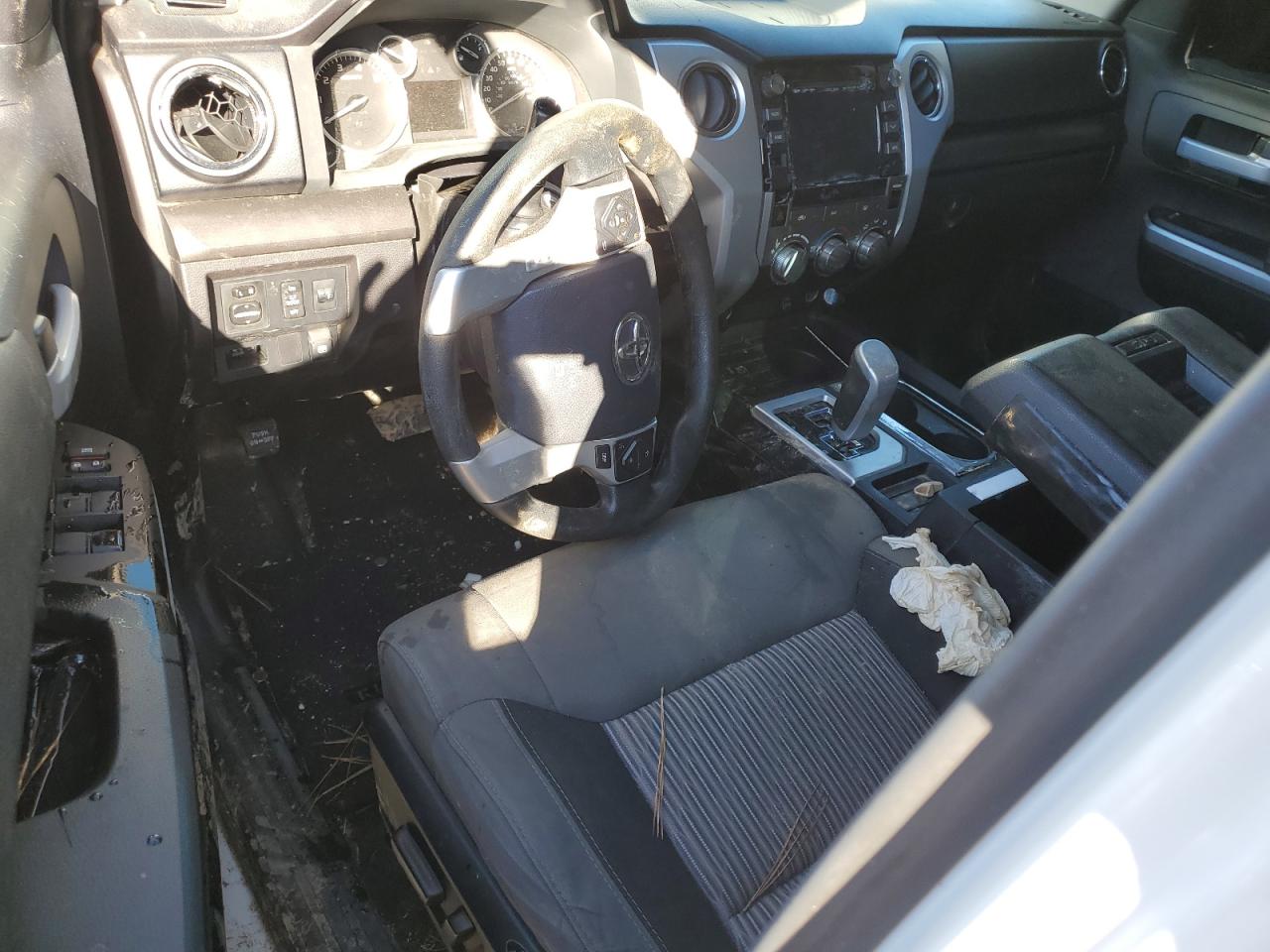 2015 Toyota Tundra - Image 8