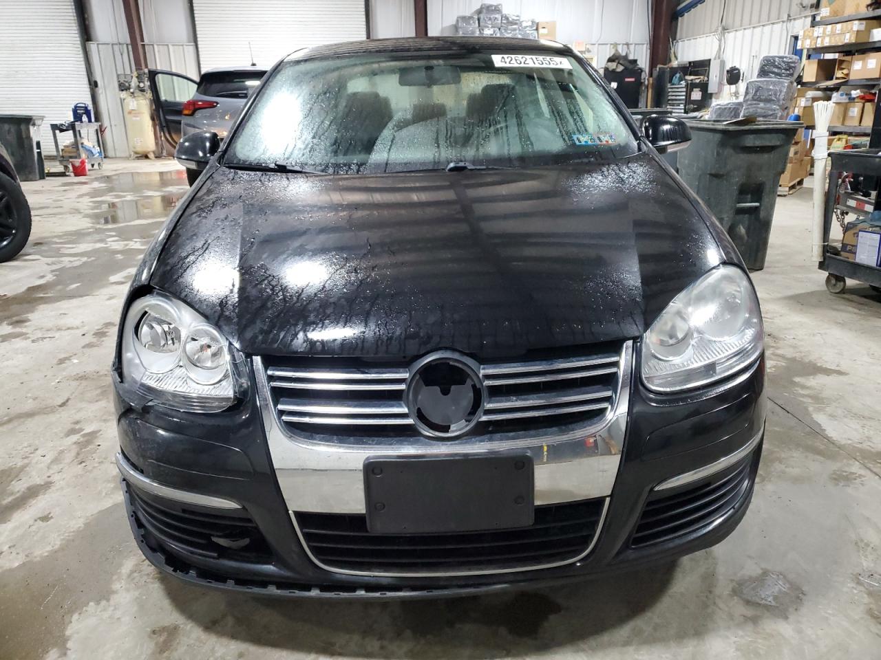 2009 Volkswagen Jetta - Image 5