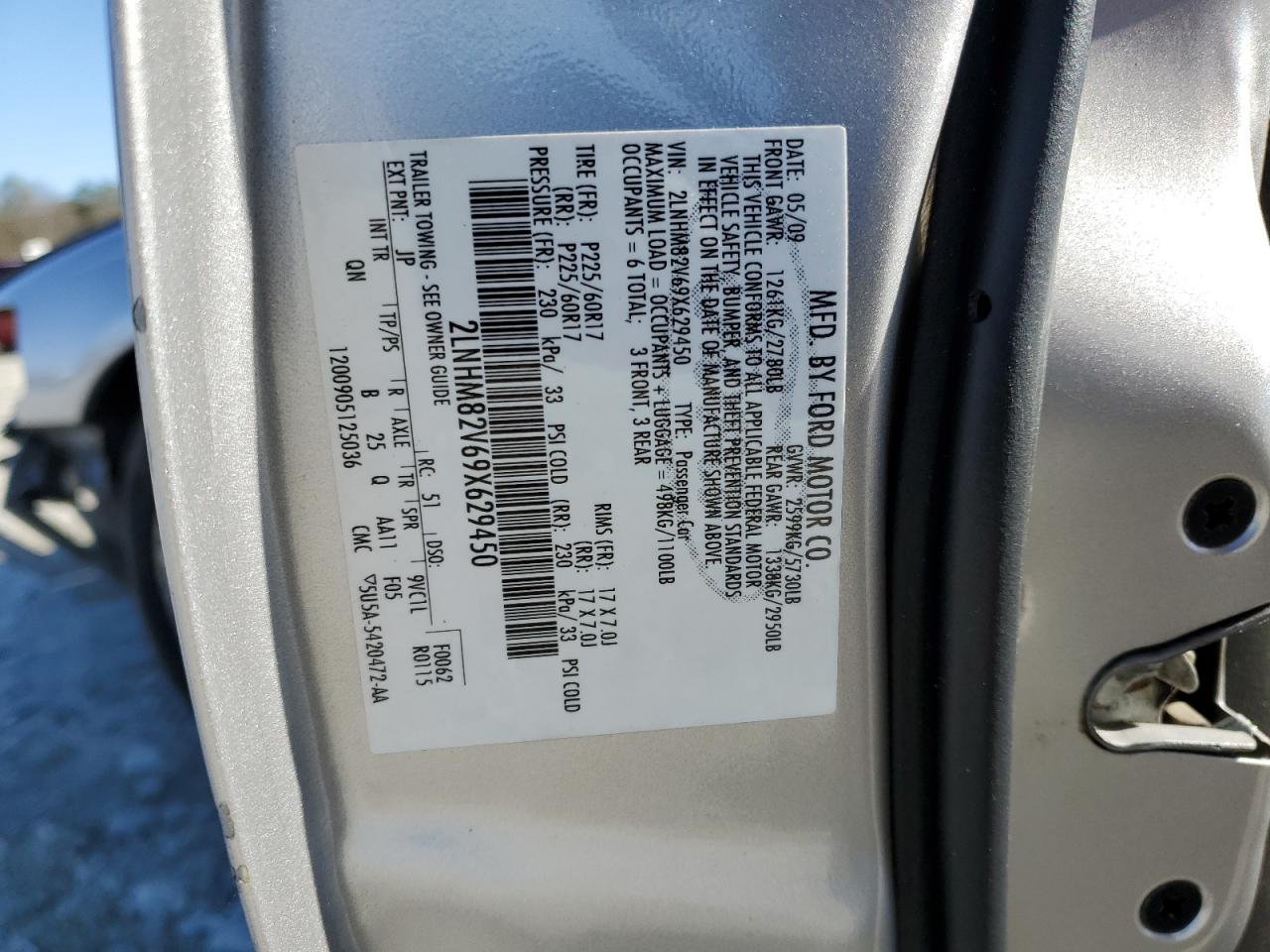 2009 Lincoln Town Car - Image 12
