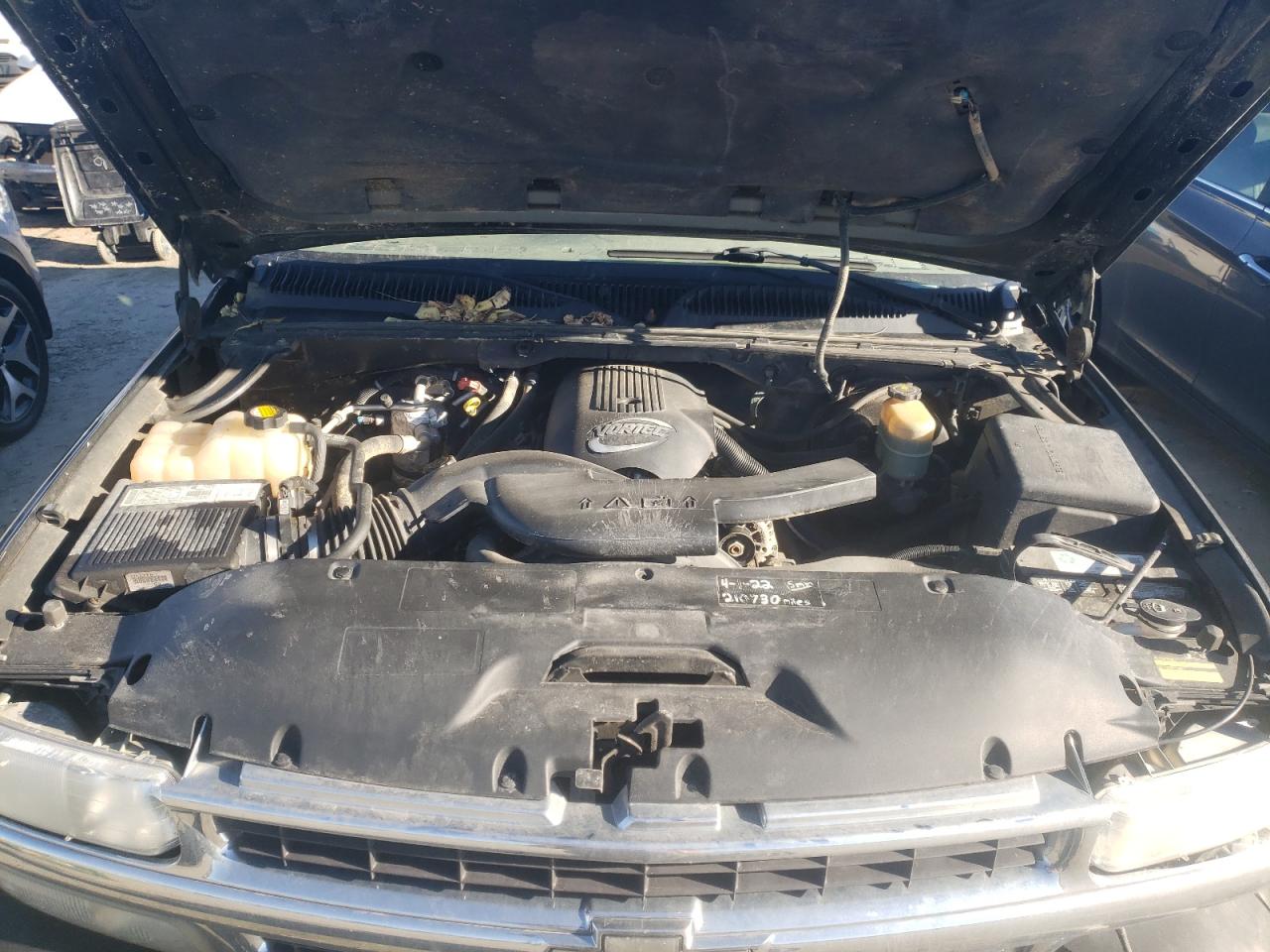 2002 Chevrolet Tahoe - Image 12