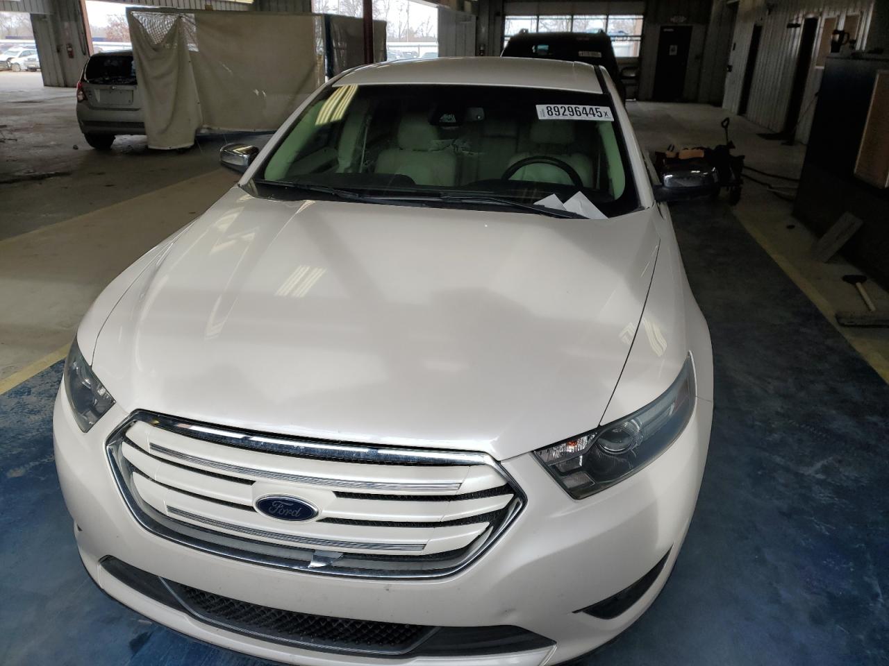 2014 Ford Taurus - Image 5