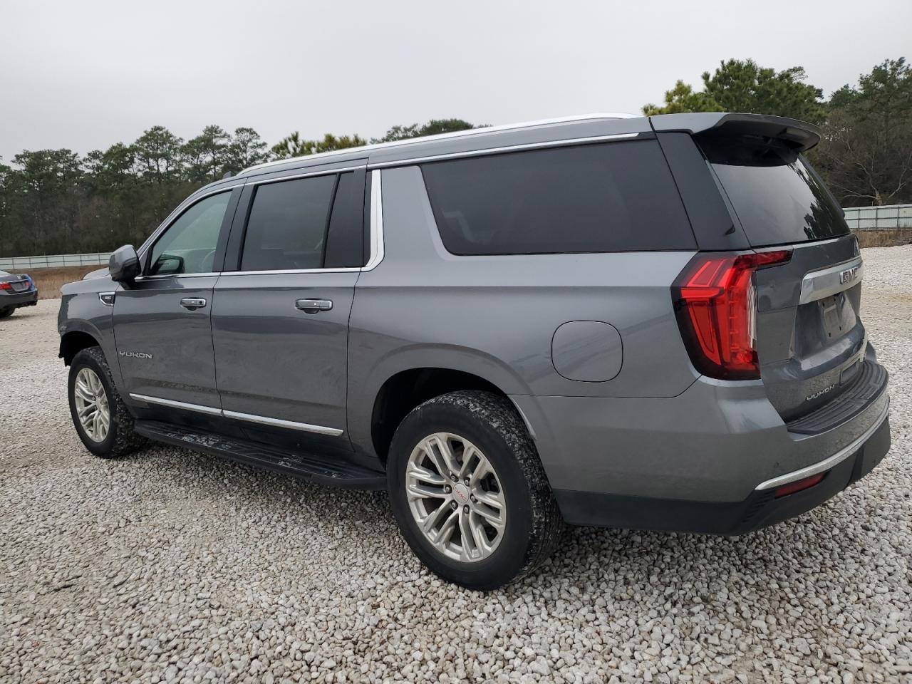 2022 GMC Yukon - Image 2